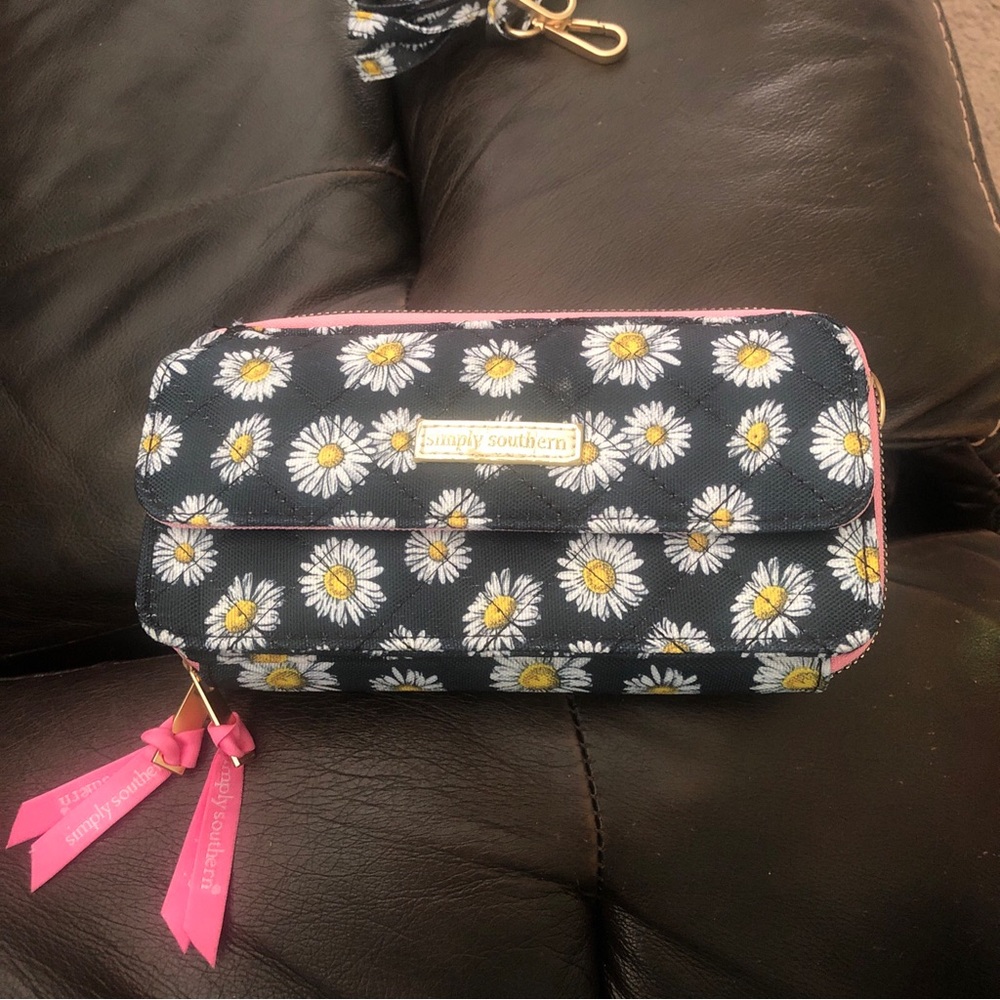 Simply Southern Zippered Wallet Detachable Strap Daisy Flower Print-EXCELLENT